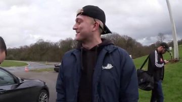 Le blouson de Vald dans sur le tournage du clip Valise de Hornet La Frappe x Vald