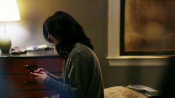 Grey sweater worn by Jessica Jones (Krysten Ritter) in Marvel's Jessica Jones