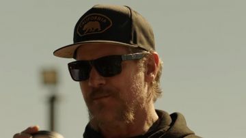 En californie, chapeau Cap porté par Murph Connors (Brian Van Holt) comme on le voit dans l'antre des Voleurs