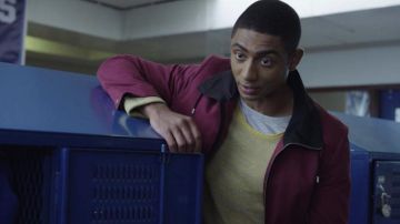 The jacket bordeaux of Marcus Cole (Steven Silver) in 13 Reasons Why S02E04