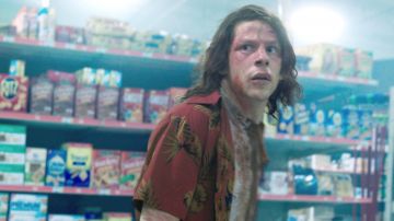 The hawaiian shirt of Mike Howell (Jesse Eisenberg) in American Ultra