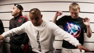 Le t-shirt bananes electro de Vald dans le clip Woah de 93 Empire