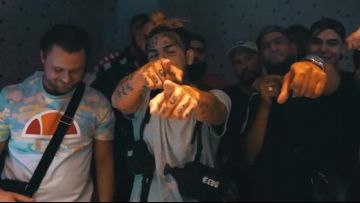 The black belt-bag worn by 6ix9ine in the video clip "Zkittlez | Gigi "