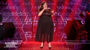 Le boléro pailleté de Eléonore dans l'émission Audition Secrète du mardi 7 août 2018