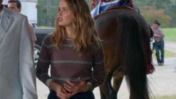 Suéter a rayas de Patty Bladell (Debby Ryan) en Insaciable S01E03