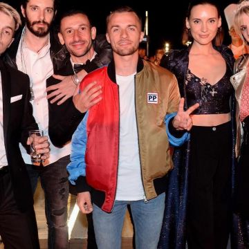 La veste bomber bicolore "PP" marron et rouge de Squeezie sur Instagram