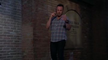 Chemise à carreaux portée par Julian Jérôme (William DeVry) comme on le voit dans l'Hôpital Général de 2018