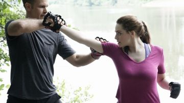 Top rose porté par Hope Mikaelson (Danielle Rose Russell) comme on le voit dans les Legs S01E01