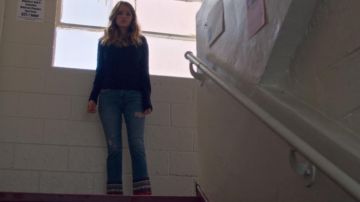 vaqueros hippies recortados y detallados usados por Patty Bladell (Debby Ryan) en Insaciable S01E06