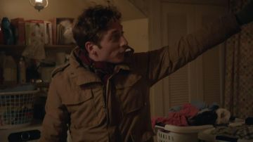 Veste portée par Phillip Gallagher / Lèvre (Jeremy Allen White) comme on le voit dans Shameless US S04E08
