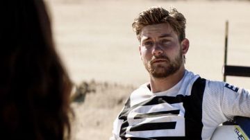 Black and white tee worn by Deran Cody (Jake Weary) as seen in Animal Kingdom S03E09