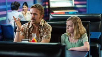 Shirt porté par la Hollande en Mars (Ryan Gosling) comme on le voit dans Le Beau Gars