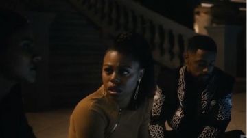 Chaleco azul con estampados blancos usado por Darius (Lakeith Stanfield) como se ve en Atlanta S02E07