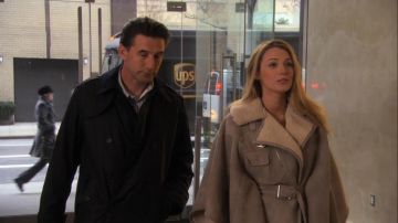 Le manteau fourré de Serena Van Der Woodsen (Blake Lively) dans Gossip Girl S03E21