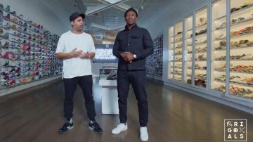 Set (chaqueta + pantalones) de Mahershala Ali en Mahershala Ali Goes Sneaker Shopping With Complex