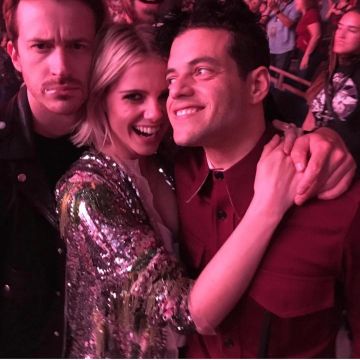 Chaqueta brillante usada por Lucy Boynton en su cuenta de Instagram @brianmayforreal