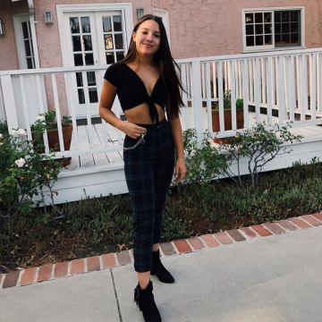 El crop top de Kenzie Ziegler en su cuenta de Instagram @kenzie