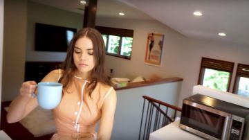 La robe portée par Maia Mitchell dans le clip Love de Rudy Mancuso & Maia Mitchell