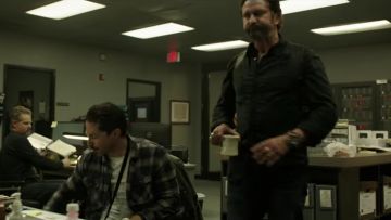 La chemise portée par 'Big Nick' / O'Brien (Gerard Butler) dans Criminal Squad (Den of Thieves)