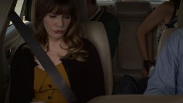 Yellow button dress worn by Elsa Gardner (Jennifer Jason Leigh) as seen in Atypical S02E10