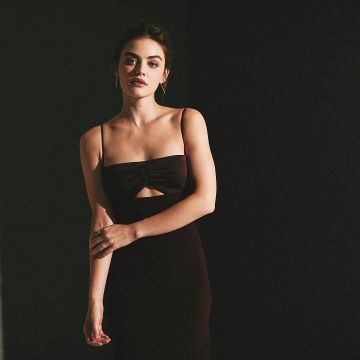 El vestido negro calado de Lucy Hale en Instagram