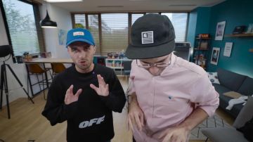 Le sweatshirt noir OFF de Squeezie dans sa video YouTube Tu perds = on regarde tes photos dossier