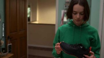 Noir chaussures Nike portées par Casey Gardner (Brigette Lundy-Paine) comme on le voit dans Atypiques S02E07