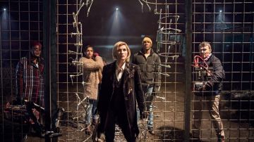 El abrigo destruido del 13º Doctor (Jodie Whittaker) en Doctor Who