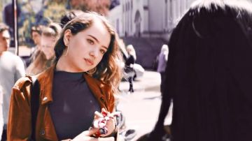 Le top noir de Gen (Emilija Baranac) dans À tous les garçons que j'ai aimés
