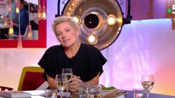 La robe noire de Anne-Élisabeth Lemoine dans C à vous du 26/09/18