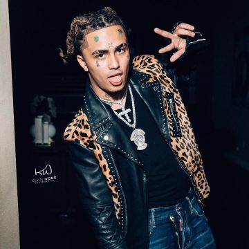 The leather jacket and leopard-print Lil Pump on his account Instagram @lilpump
