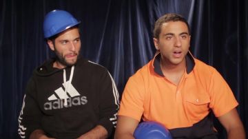 Noir pull Adidas comme dans Superwog Vidéo YouTube "Si Superwog était sur Le Bloc"