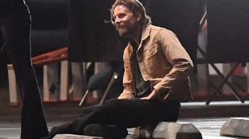 Los vaqueros negros que lleva Jack (Bradley Cooper) en A Star Is Born