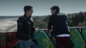 The leather jacket worn by Christian (Miguel Herrán) in Elite S01E01