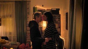 Vestido blanco y negro usado por Claire (Zawe Ashton) como se ve en Wanderlust S01E03