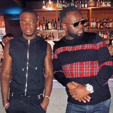 Le pull noir à rayures écossaises porté par Maître Gims sur son compte Instagram @maitregims