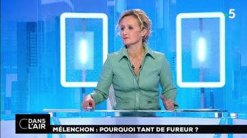 El conjunto de cuero verde usado por Caroline Roux en C dans l'air del 17 de octubre de 2018