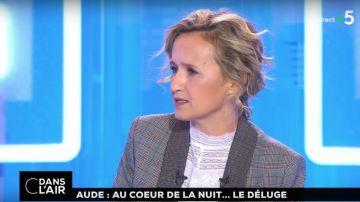 La blusa de encaje blanco usada por Caroline Roux en C dans l'air del 15 de octubre de 2018