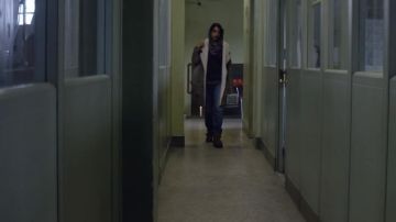 Jacket worn by Shazia Akhan (Ki­ran So­nia Sawar) as seen in Black Mir­ror S04E03