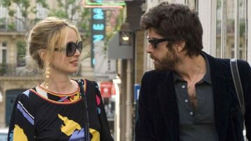 La robe noire à imprimé portée par Marion (Julie Delpy) dans 2 jours à Paris