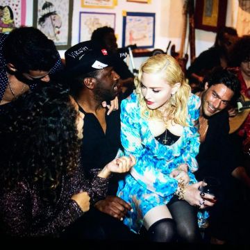 Vestido floral usado por Madonna en su cuenta de Instagram @madonna