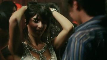 Le top porté par Nina (Géraldine Nakache) dans Comme t'y es belle