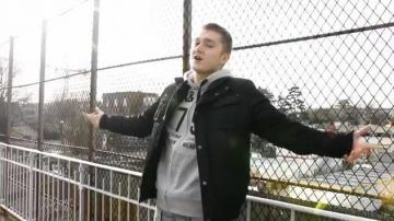 Le blouson porté par Vald dans la vidéo Journal Perso