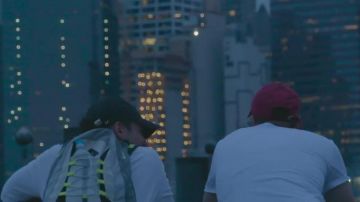 La mochila Nike de Hugo Dessioux en el video de YouTube Hakim's Missions: Taking a selfie with Donald Trump Episode 3