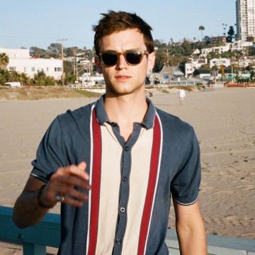 Polo rayé avec bouton porté par Brandon Flynn sur son Instagram account @flynnagin11