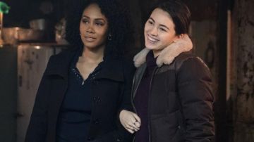 Chaqueta con cuello de piel usada por Colleen Wing (Jessica Henwick) como se ve en Marvel's Iron Fist S02E02