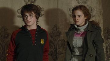 Le pull Gryffondor à lacets porté par Harry Potter (Daniel Radcliffe) lors de la 1ère épreuve dans Harry Potter et la coupe de feu
