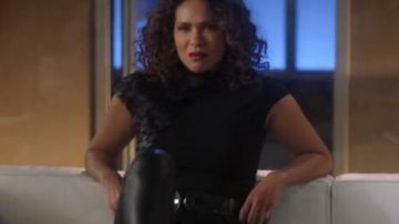 Top negro usado por Mazikeen (Lesley-Ann Brandt) como se ve en Lucifer S03E17