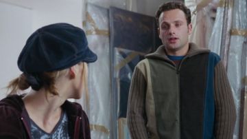 The sweatshirt zipped worn by Mark (Andrew Lincoln) in Love Actually