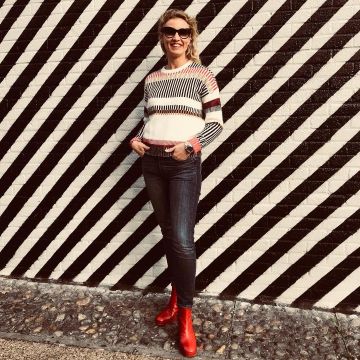 Le pull porté par Alexandra Lamy sur son compte Instagram @alexandralamyofficiel